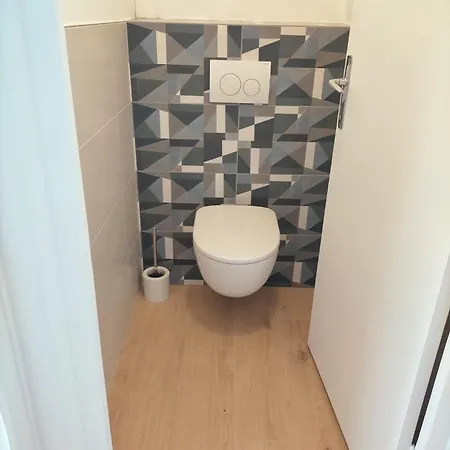 T3 Centre & Lac, Balcon, Garage Apartment